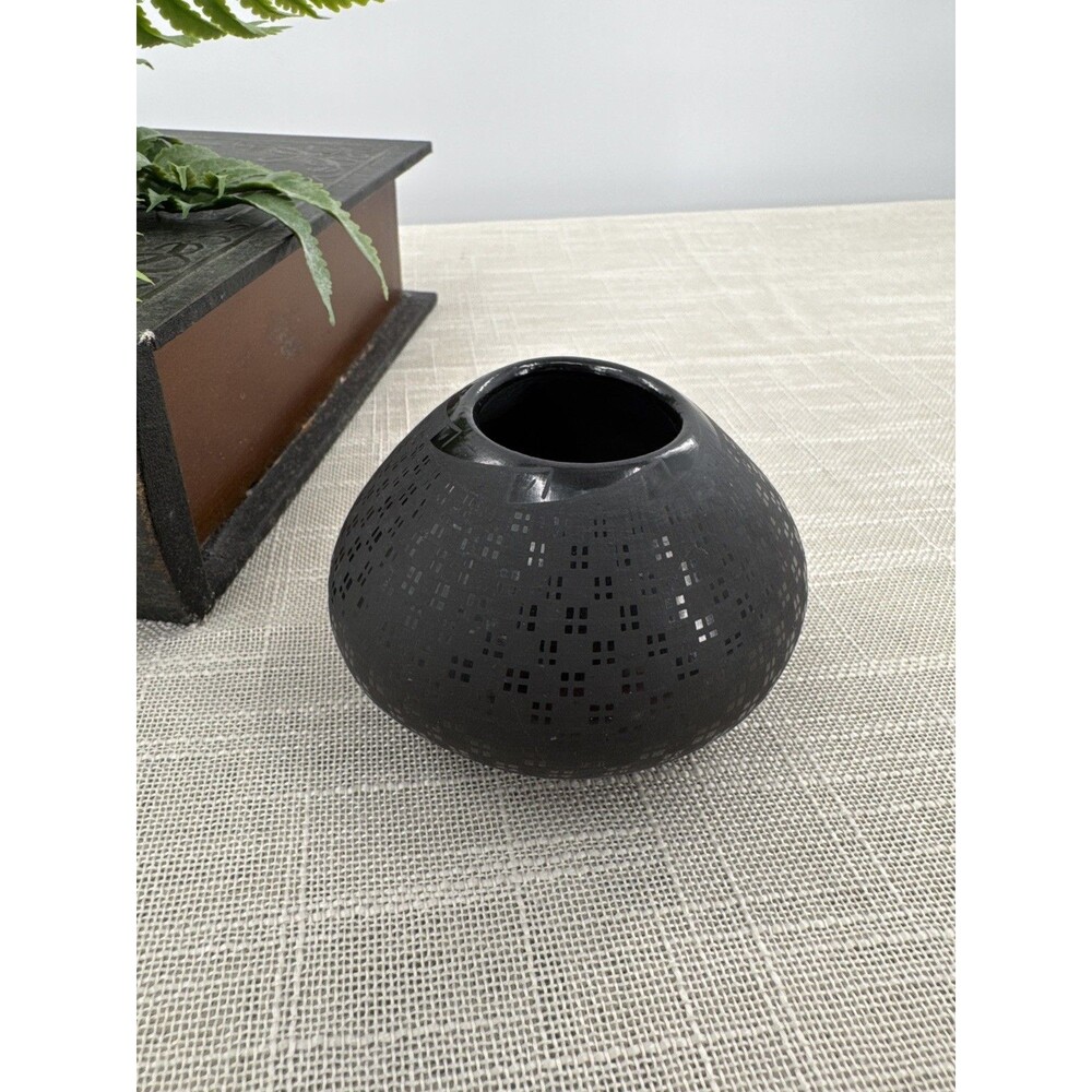 Armando Silveria Mata Ortiz Signed Blackware Olla Pottery Geometric 3.5" x 2.5"